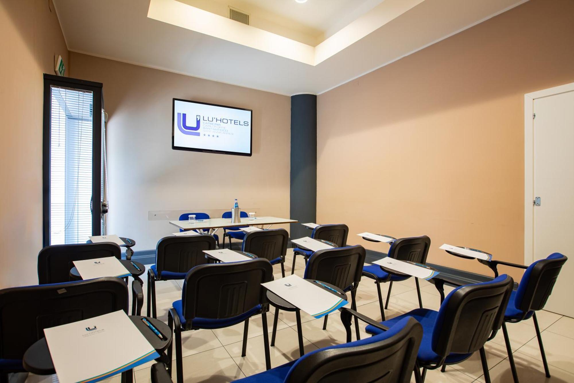 Lu' Hotel Carbonia Esterno foto