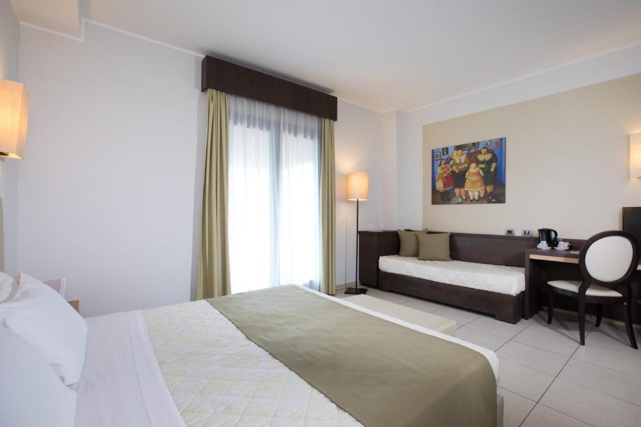 Lu' Hotel Carbonia Esterno foto