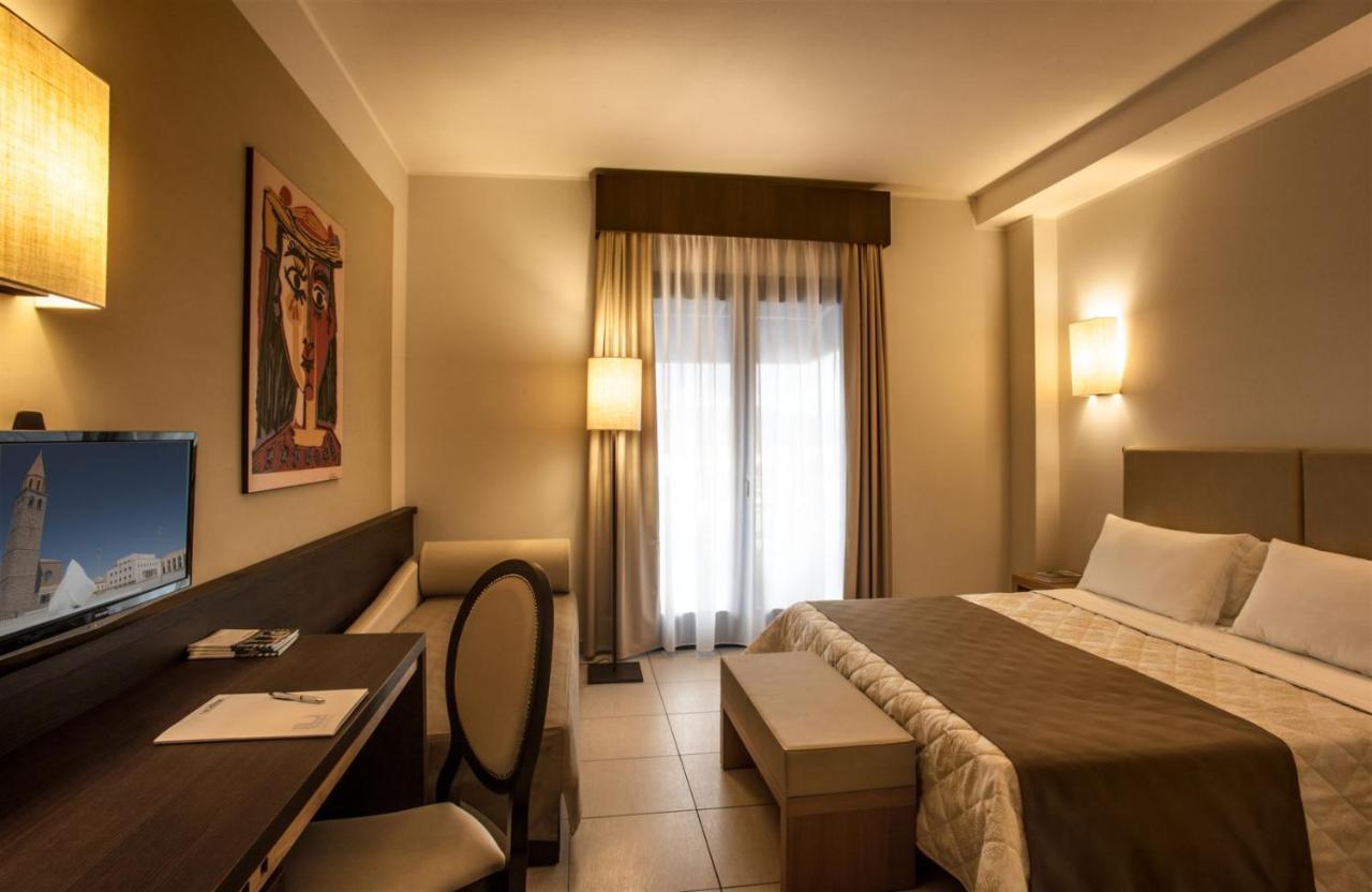 Lu' Hotel Carbonia Esterno foto