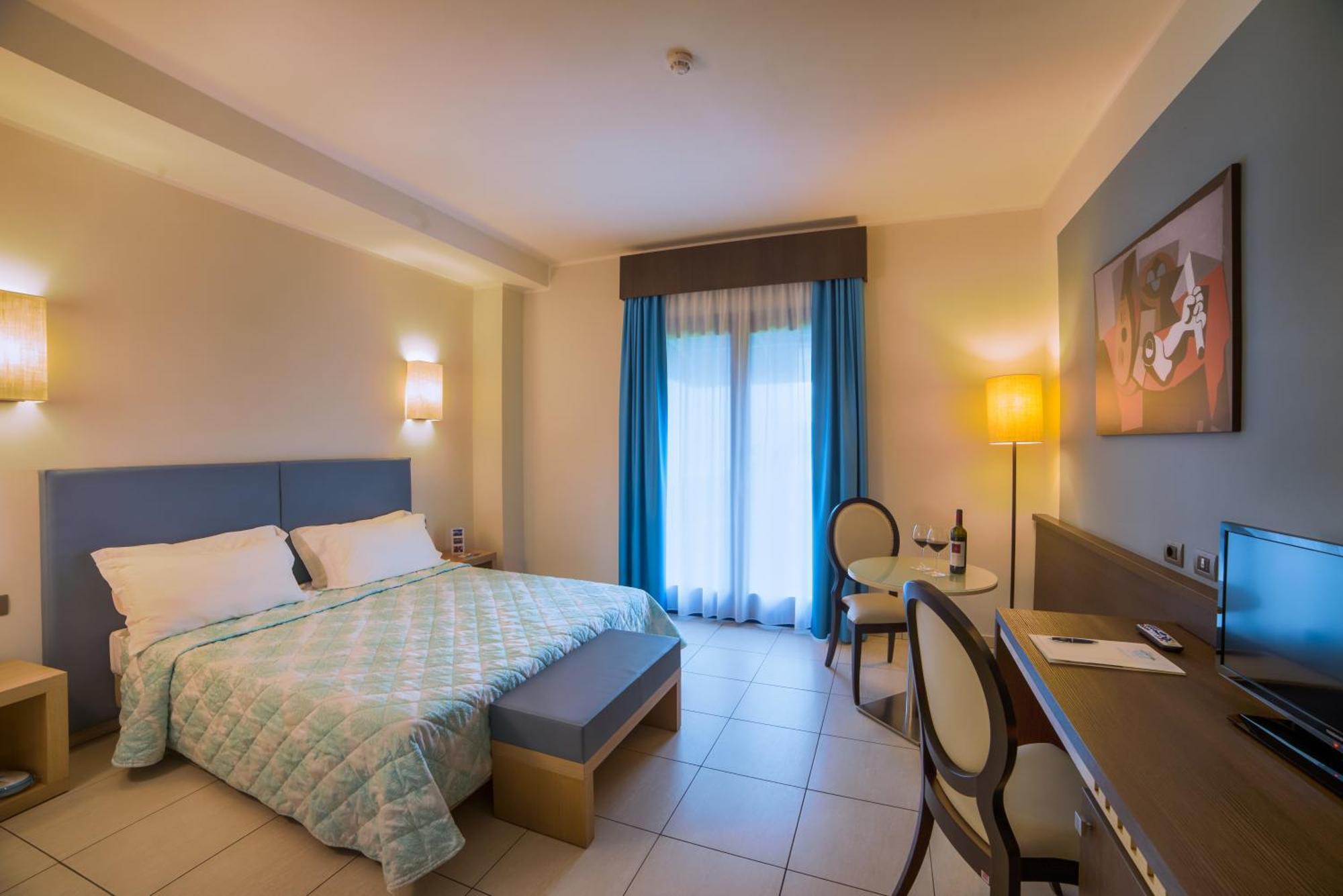 Lu' Hotel Carbonia Esterno foto